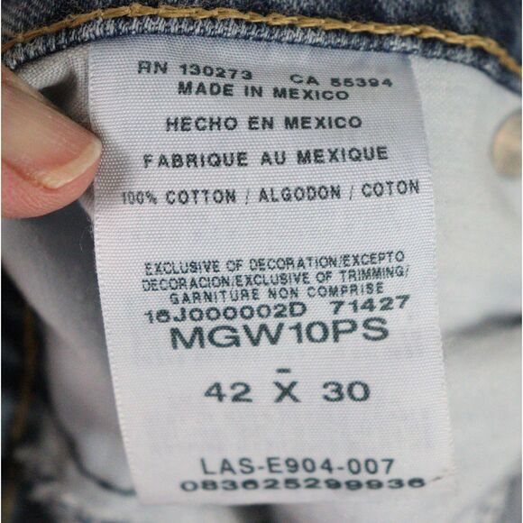 VGC Wrangler relaxed Fit Mens Jeans size 42 x 30 - Picture 5 of 5